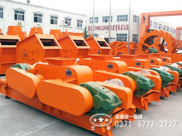 對(duì)輥破碎機(jī)廠家廠區(qū)一角 對(duì)輥破碎機(jī)廠家廠區(qū)一角