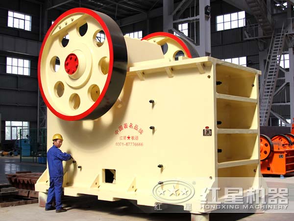 大型花崗巖鄂式破碎機 大型花崗巖鄂式破碎機