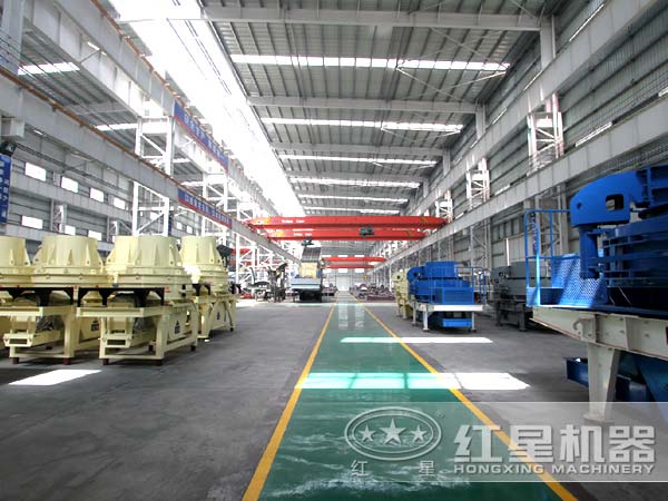 河南石英石制砂機廠家車間一角 河南石英石制砂機廠家車間一角