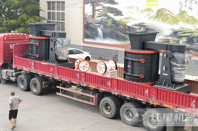 兩臺復合式制沙機裝車發貨 兩臺復合式制沙機裝車發貨