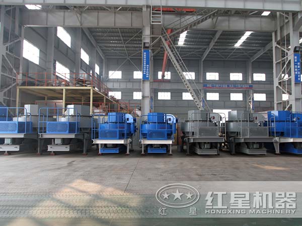水泥制砂機(jī)廠家車(chē)間一角 水泥制砂機(jī)廠家車(chē)間一角