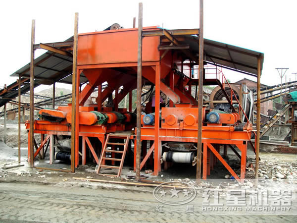 巖石對(duì)輥式破碎機(jī)客戶現(xiàn)場(chǎng) 巖石對(duì)輥式破碎機(jī)客戶現(xiàn)場(chǎng)
