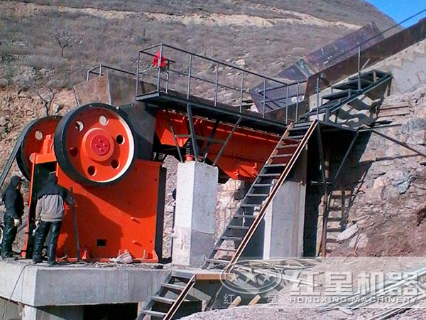 礦山破碎機設備投產現場 礦山破碎機設備投產現場