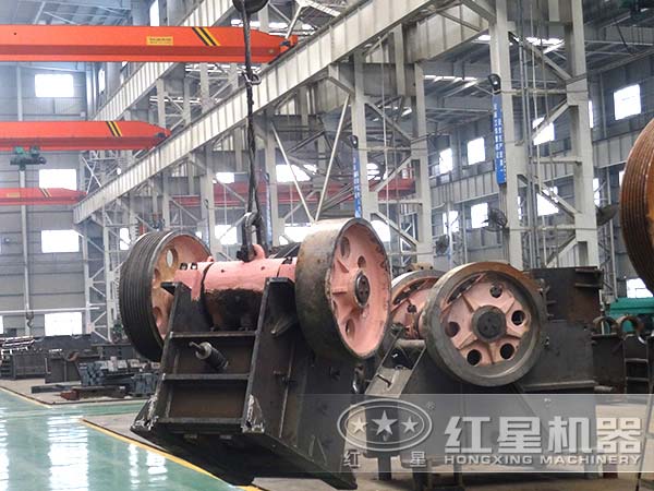 大理石破碎機(jī)生產(chǎn)車(chē)間 大理石破碎機(jī)生產(chǎn)車(chē)間