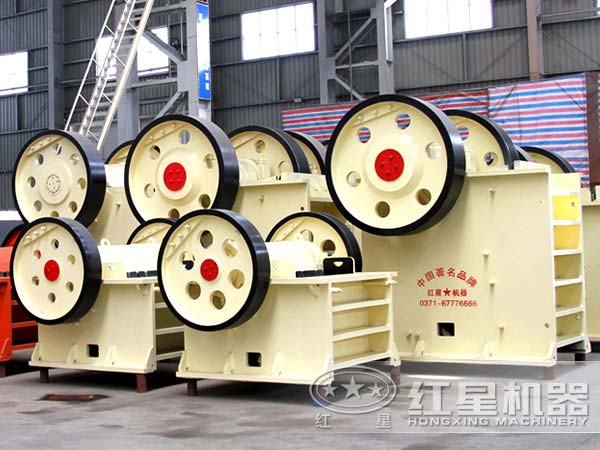 不同規(guī)格下的鄂式碎石機(jī) 不同規(guī)格下的鄂式碎石機(jī)