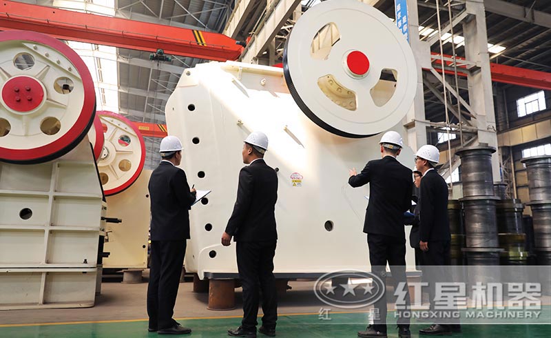 客戶來廠考察顎式破碎機 客戶來廠考察顎式破碎機
