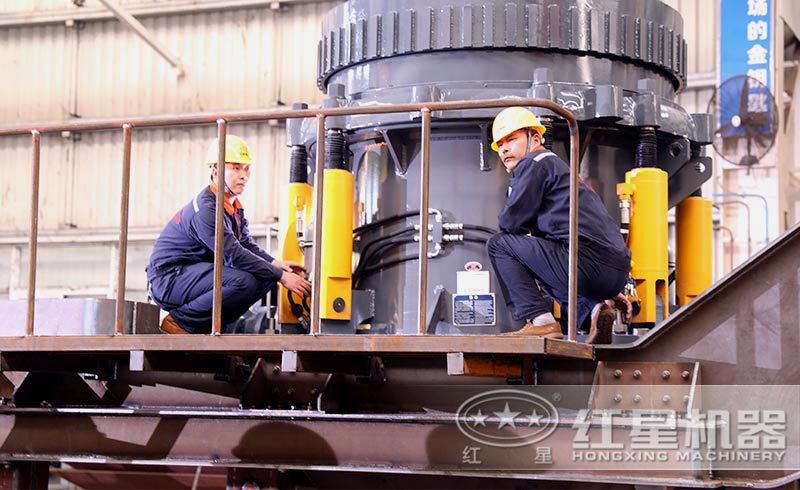 圓錐機(jī)技術(shù)工人生產(chǎn)車間 圓錐機(jī)技術(shù)工人生產(chǎn)車間