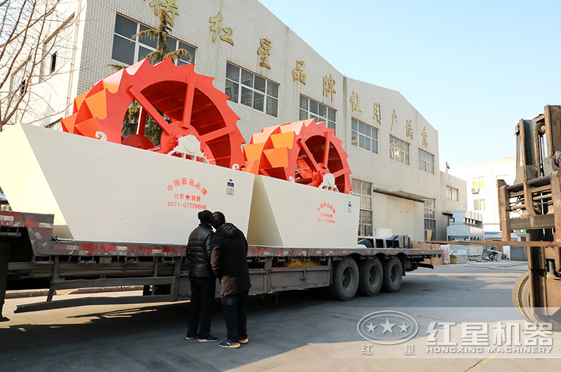 兩臺3020輪斗洗砂機裝車以備發貨中 兩臺3020輪斗洗砂機裝車以備發貨中