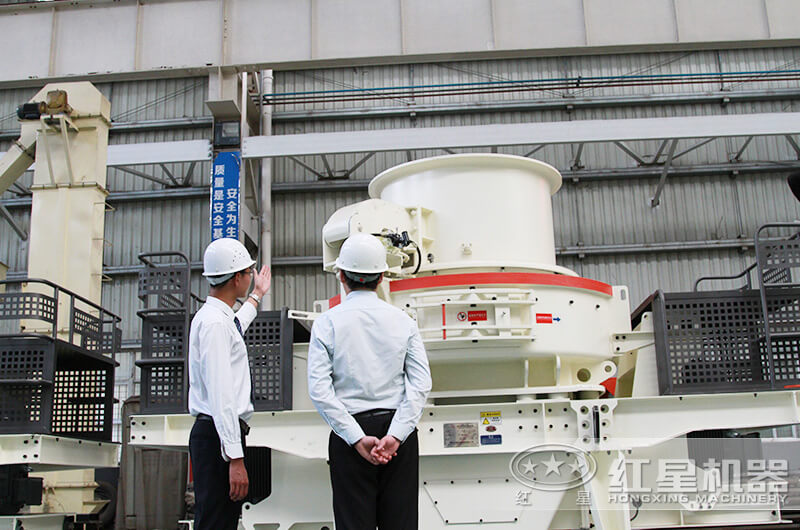 技術經理陪同來廠用戶參觀考察設備 技術經理陪同來廠用戶參觀考察設備