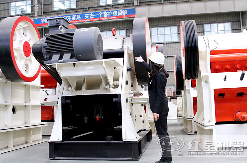 大型顎式粉石頭機(jī) 大型顎式粉石頭機(jī)
