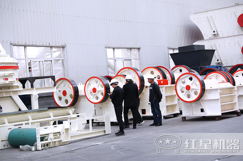 客戶來廠考察顎式破碎機 客戶來廠考察顎式破碎機