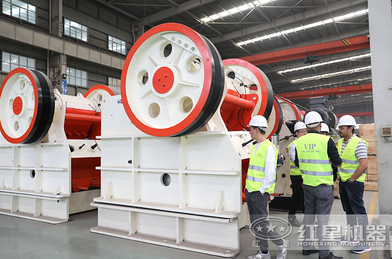 客戶來廠考察顎式破碎機(jī) 客戶來廠考察顎式破碎機(jī)