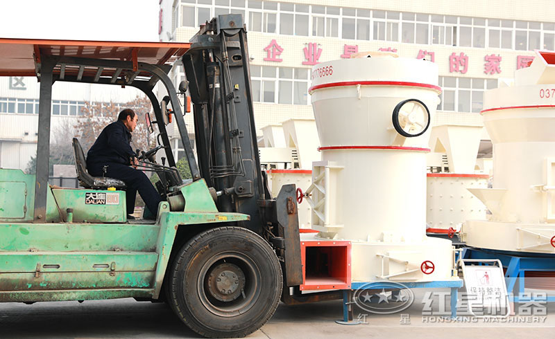 紅星機器安徽客戶磨粉機裝車發貨 紅星機器安徽客戶磨粉機裝車發貨