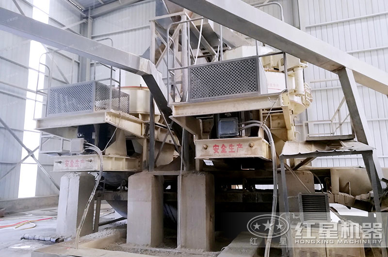 客戶河卵石制砂機工作現(xiàn)場 客戶河卵石制砂機工作現(xiàn)場